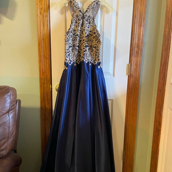 Prom Dress - Picture 2 of 6